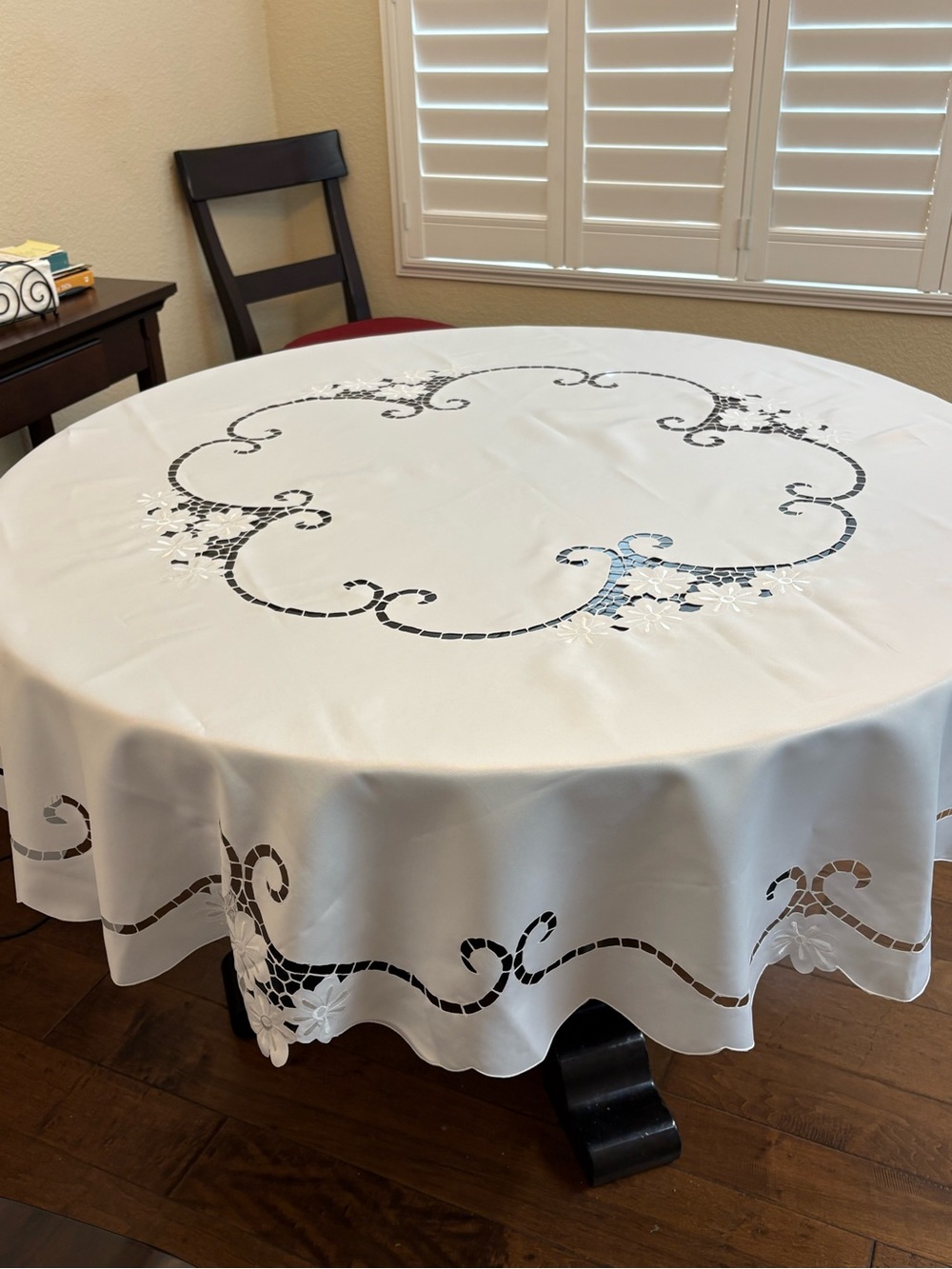 Embroidered Lace With floral Cut out Round Tablecloth - Picture 3 of 5